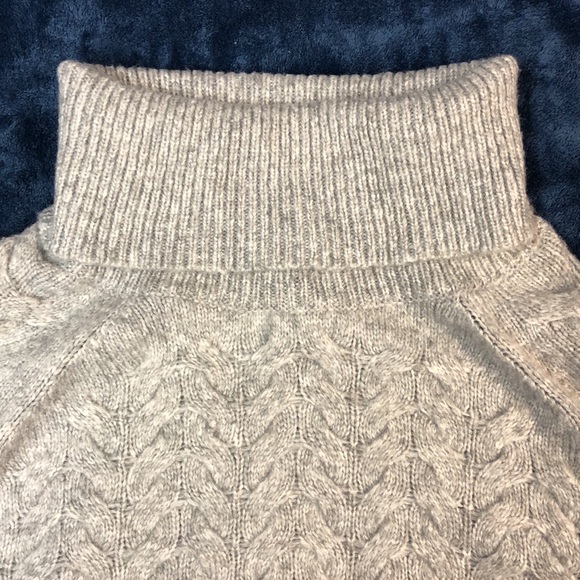 Michael Kors sweater size Large - Picture 10 of 13